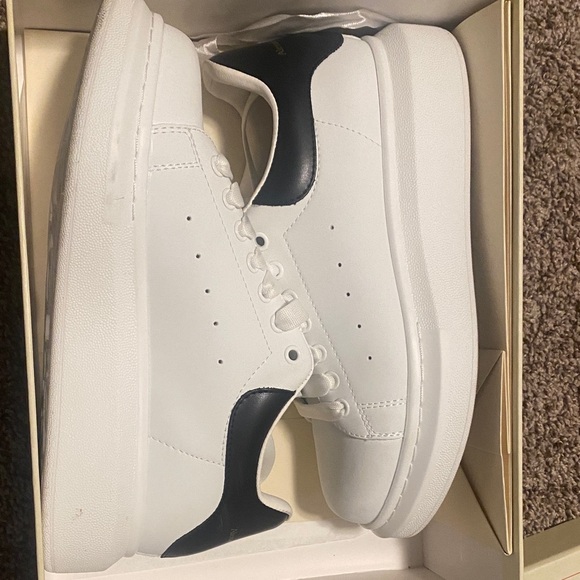 Alexander McQueen White and Black Sneakers - Picture 5 of 6